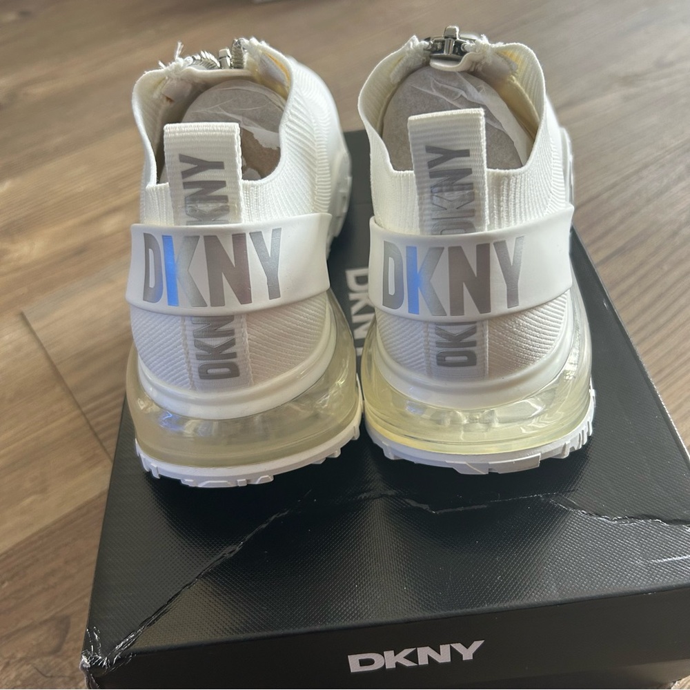 NWT DKNY 'Kadia' white Knit Fabric
Front Zip Low Top Wedge
Sneakers Size 7.5 - Picture 5 of 6